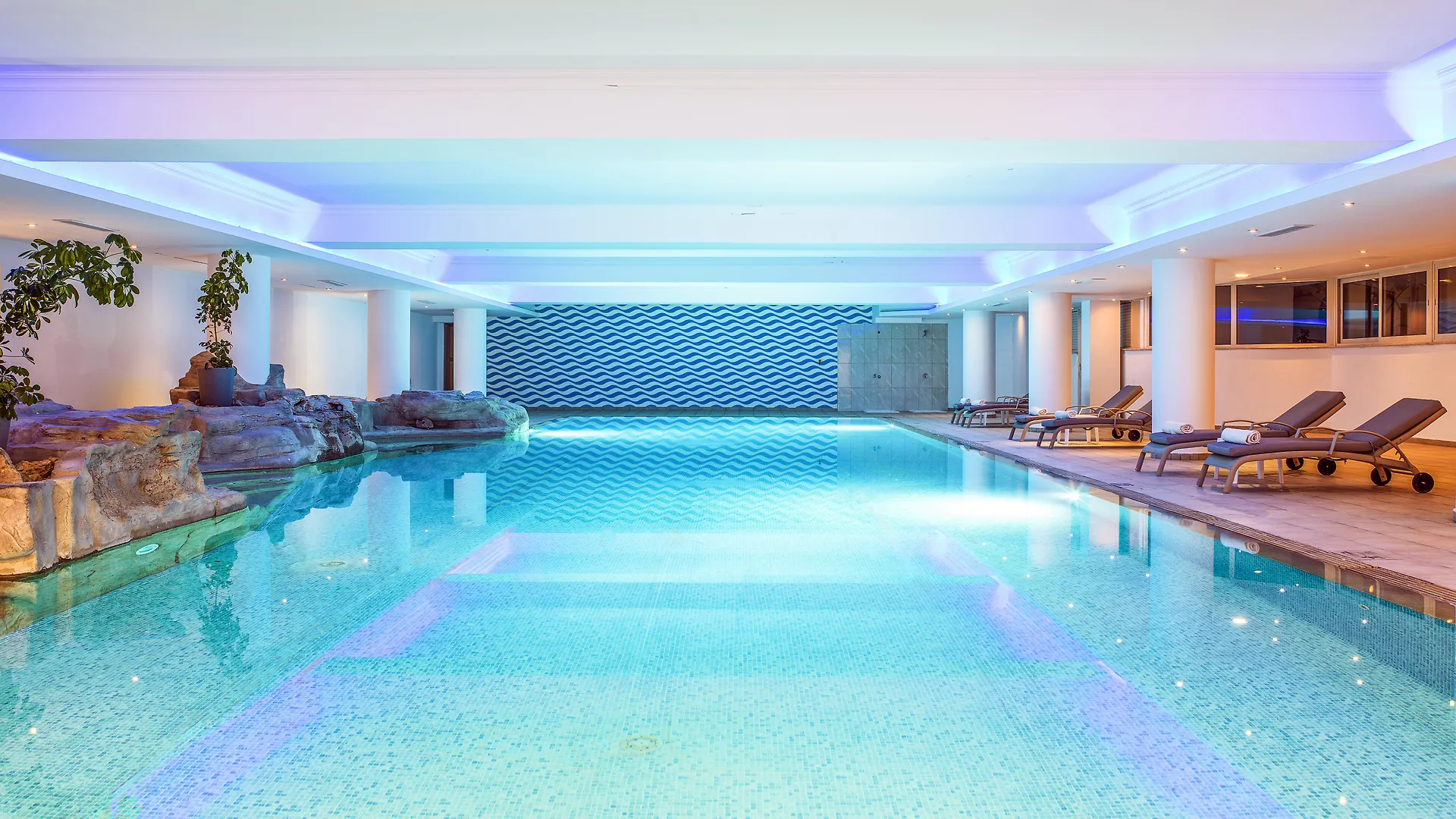 Olympic Lagoon Resort アヤナパ
